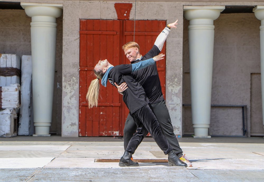 Yıllar önceki kulisleri, savaştan kaçan Ukraynalı ve Rus dansçı çiftin yeni yuvası oldu - 8