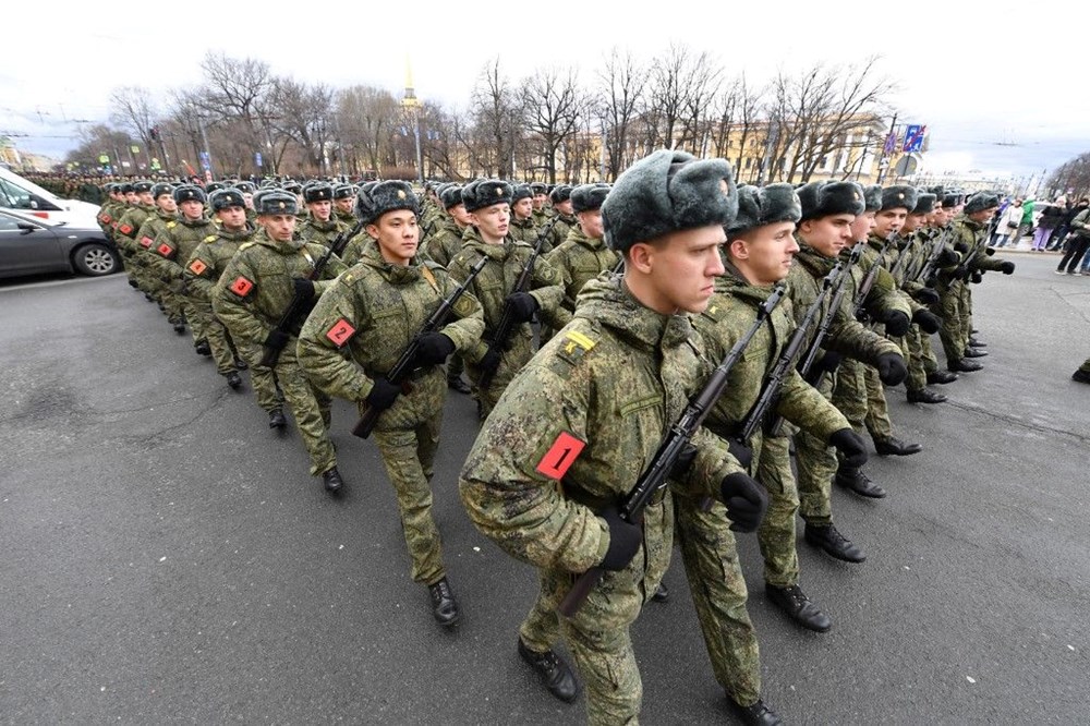 “Tam
cephe ilerleyiş”: Rus askerleri durdurulamıyor! - 5