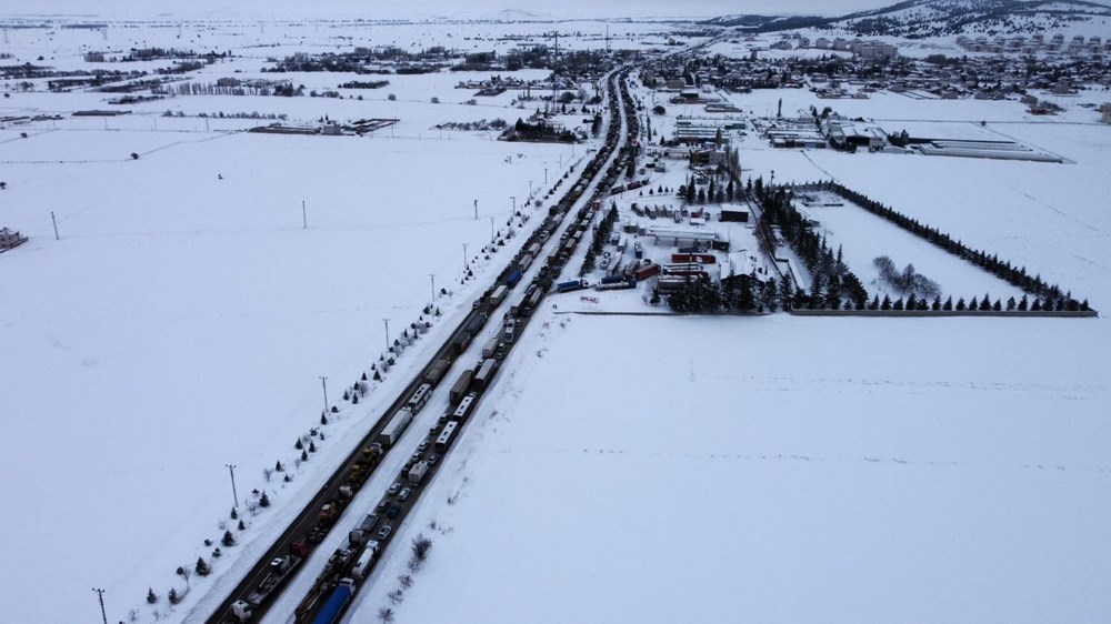 Deprem bölgesine giderken kara yakalandılar - 5