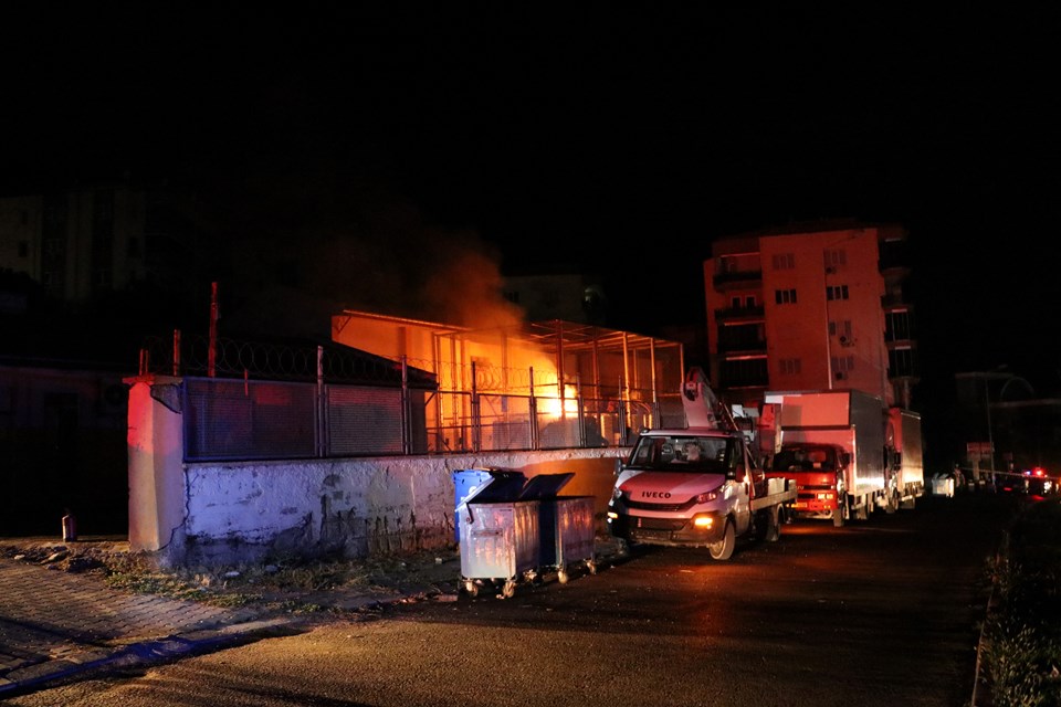 Denizli'de trafo merkezinde yangın (7 mahalleye elektrik verilemedi) - 1
