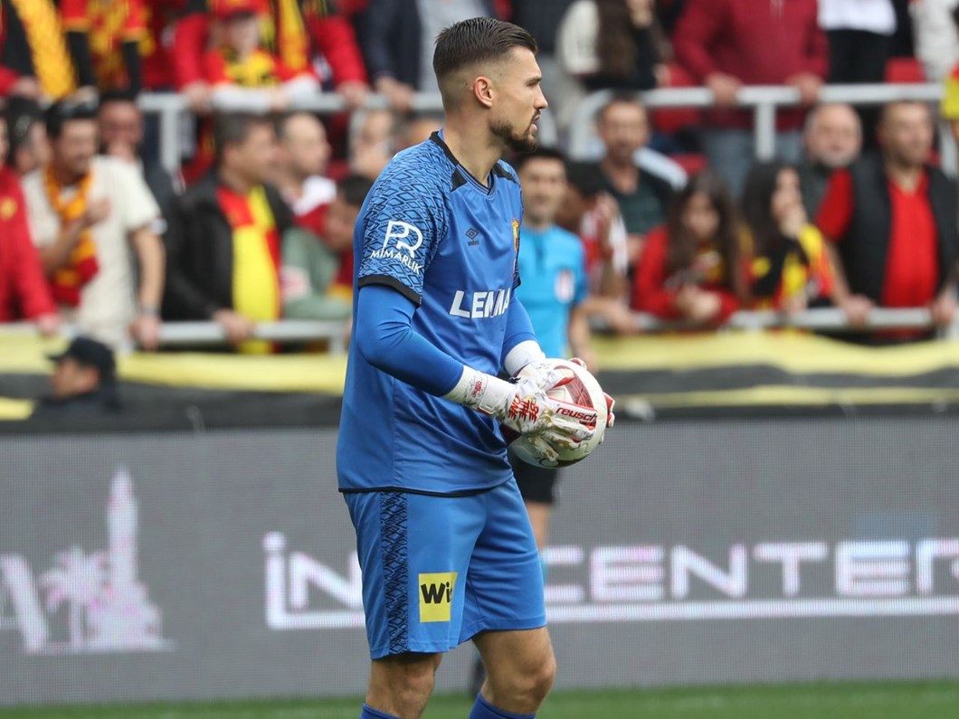 Süper Lig'de Mateusz Lis fırtınası: Göztepeli kaleci dünyanın en iyileri arasında!
