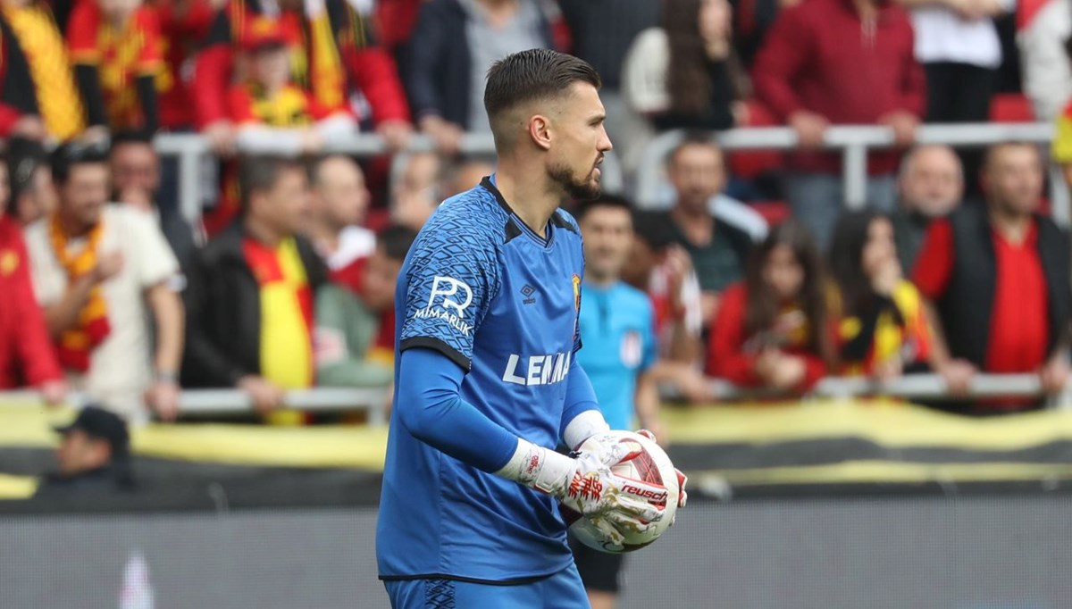 Göztepe'de Mateusz Lis, kalesine duvar ördü Göztepe'de Mateusz Lis, kalesine duvar ördü