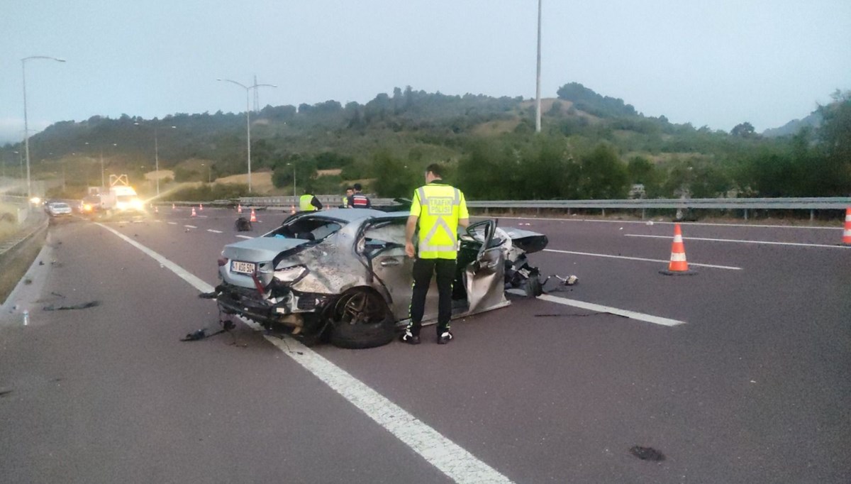 İstanbul-İzmir Otoyolu'nda feci kaza: 2 ölü, 3'ü ağır 6 yaralı