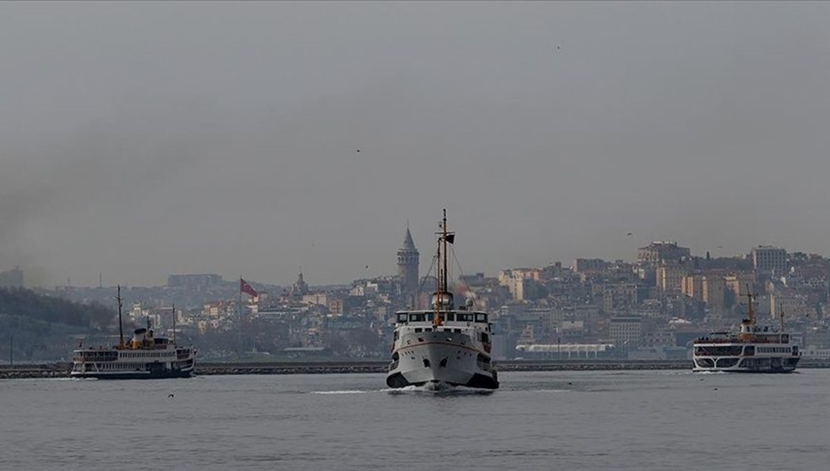 İstanbul'da deniz ulaşımına fırtına engeli: Bazı vapur seferleri iptal edildi