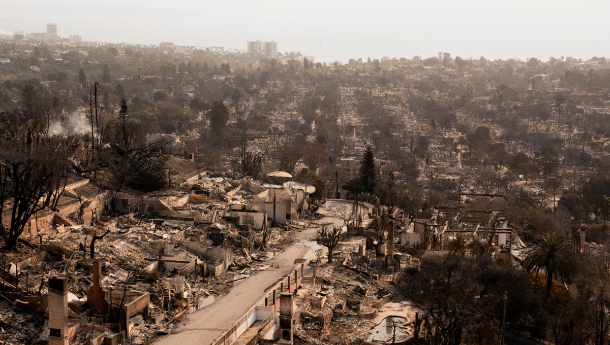 1980 yılından beri bir ilk: Los Angeles'ta son 40 yıldaki en geniş alan küle döndü