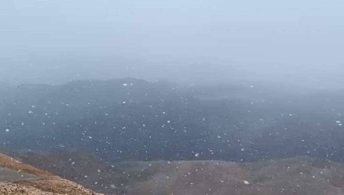 Antalya'ya mevsimin ilk karı düştü