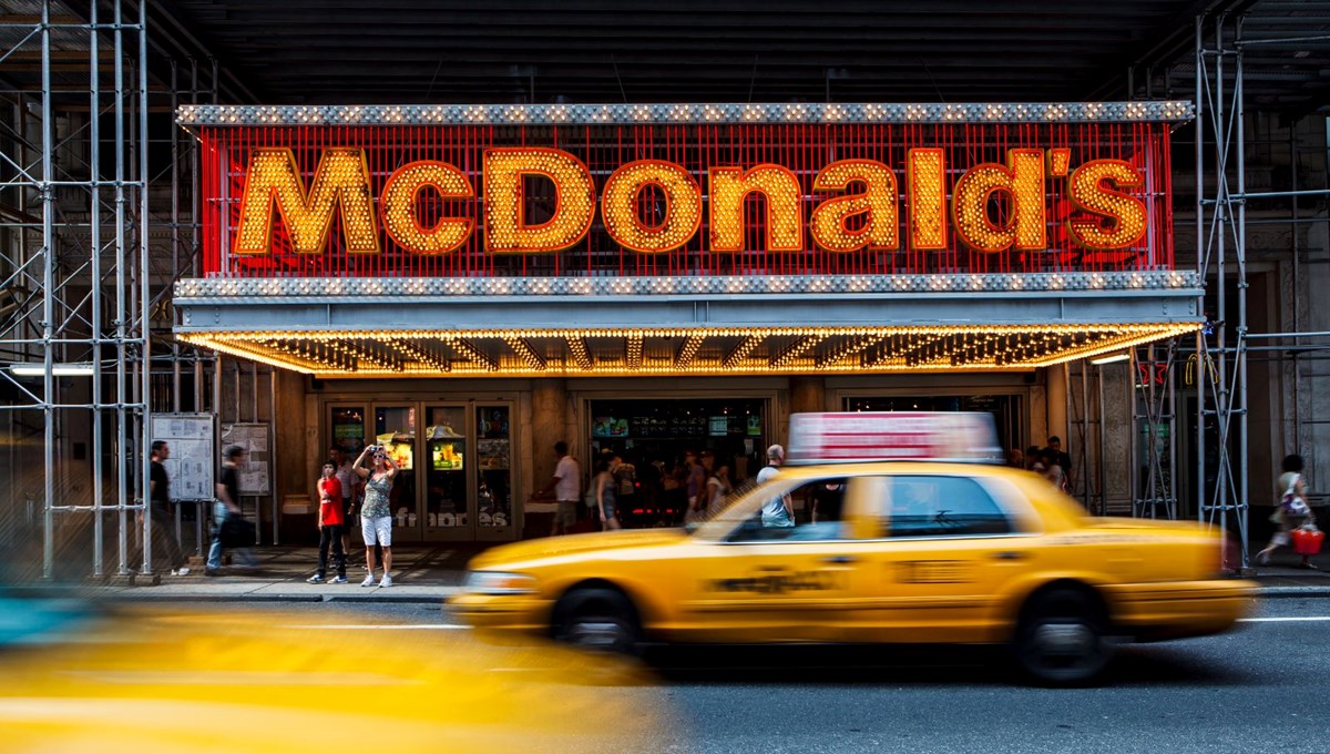 Küresel işten çıkarma dalgasına McDonald's da katılıyor Küresel işten çıkarma dalgasına McDonald's da katılıyor