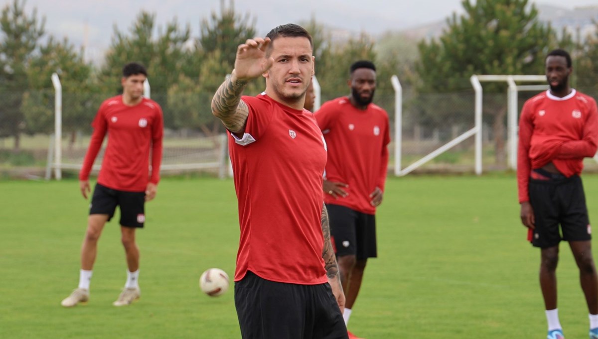 Sivasspor'da Rey Manaj 3 hafta yok