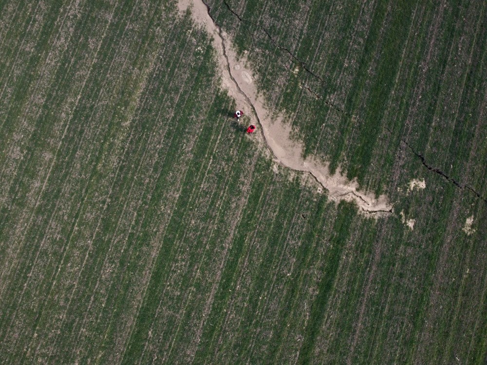 Fay hattının geçtiği köy enkaza döndü - 1