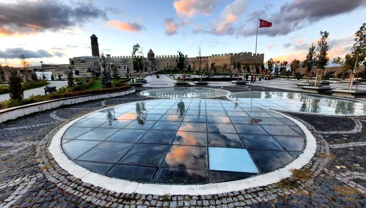 Doğu Anadolu Projesi'nde öne çıkan iki sektör tarım ve turizm Doğu Anadolu Projesi'nde öne çıkan iki sektör tarım ve turizm
