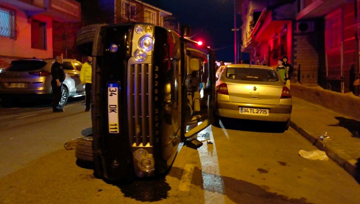 Gaziosmanpaşa'da cip sokaktaki 6 araca çarptı Gaziosmanpaşa'da cip sokaktaki 6 araca çarptı