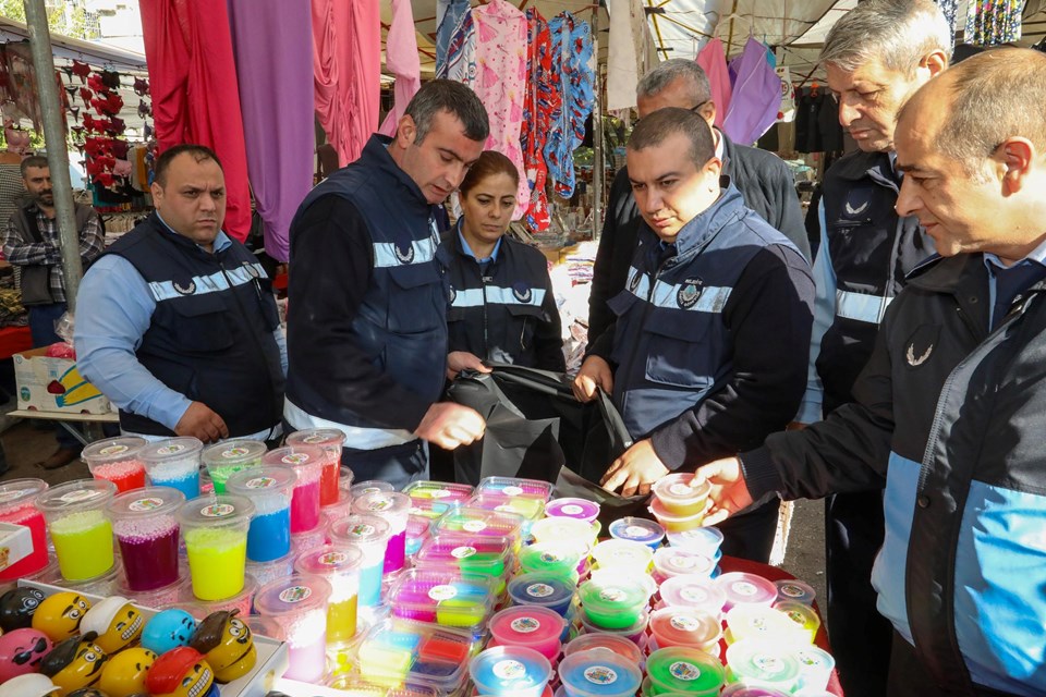 Tehlike saçan slime hamuru yine ortaya çıktı, zabıtalar tek tek topladı - 1