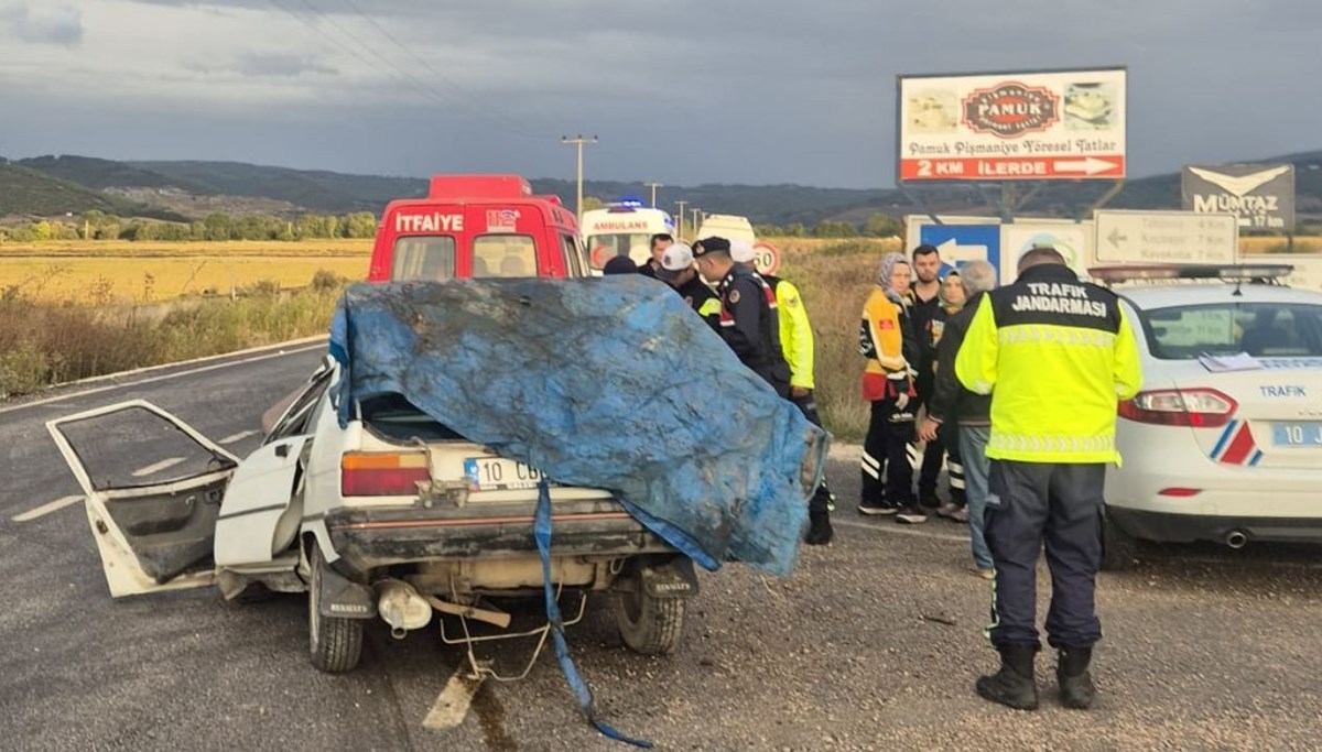 Öğrenci servisi ile otomobil çarpıştı: 2 ölü, 8 yaralı