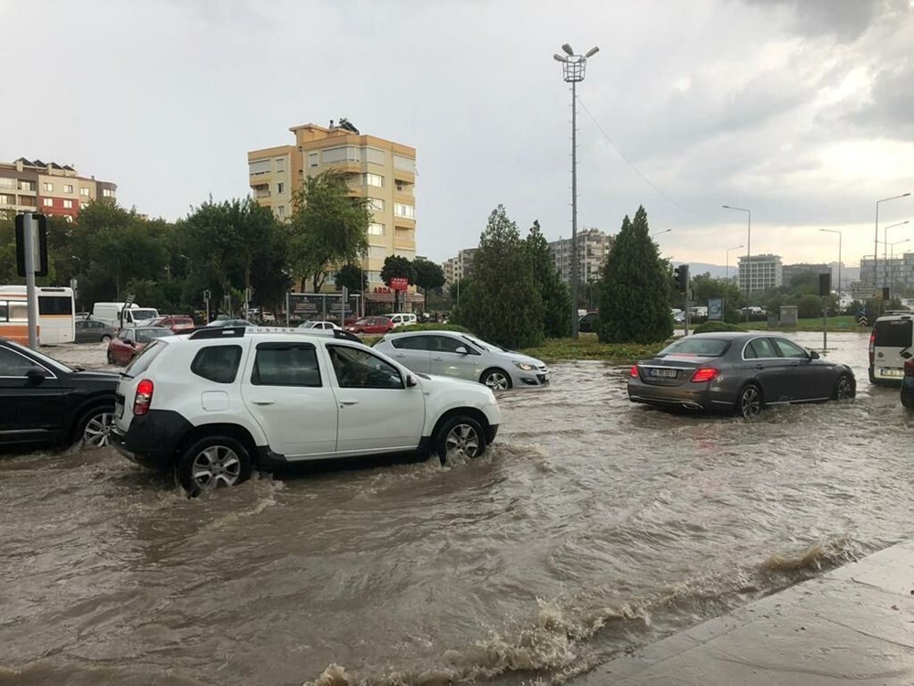 İzmir, Bursa ve Çanakkale'de sağanak etkili oldu - 16