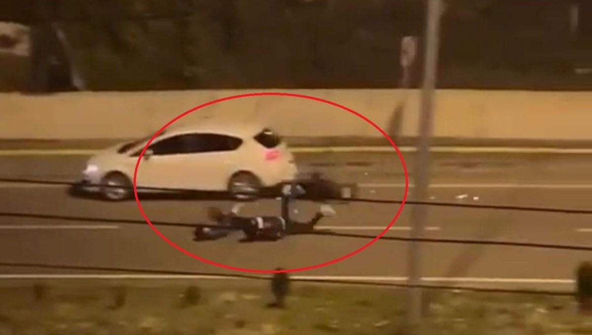 Kazaya yardım için durdu, arkadan gelen motosiklet çarptı: 3 yaralı Kazaya yardım için durdu, arkadan gelen motosiklet çarptı: 3 yaralı