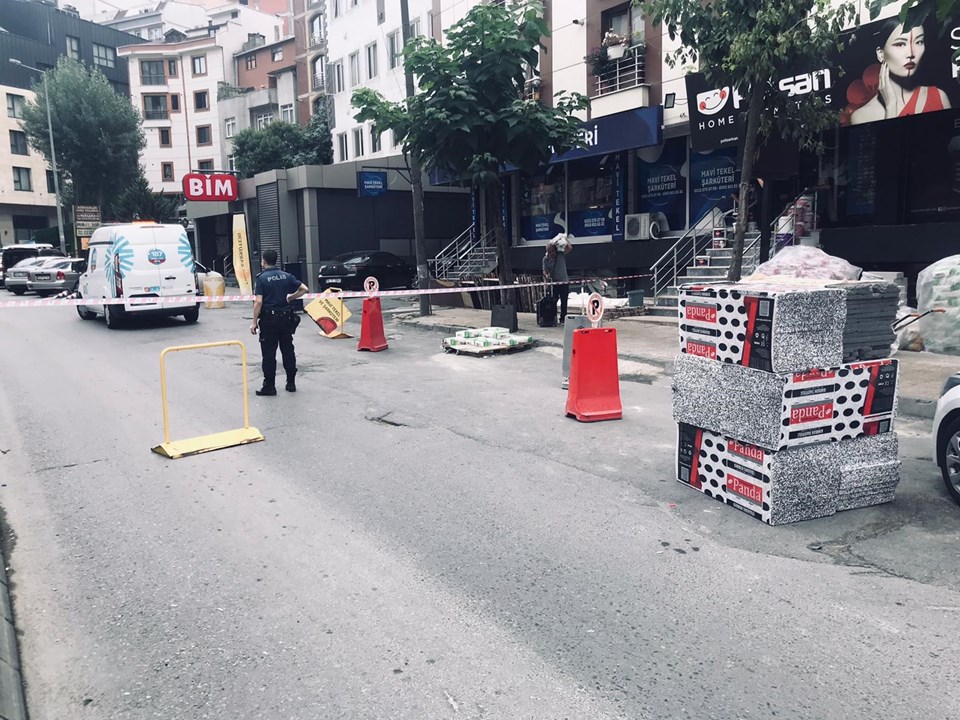 Şişli'de iş makinesi doğalgaz borusunu deldi - 1