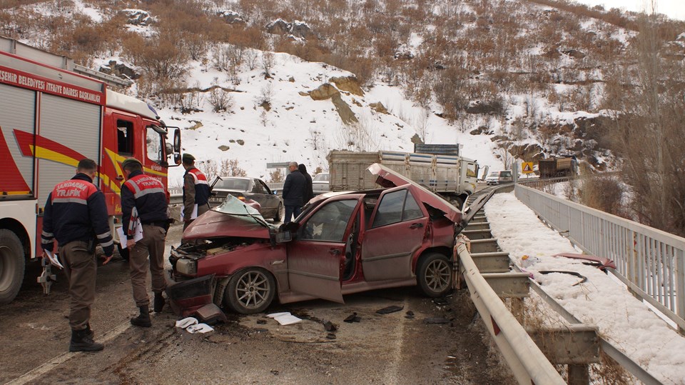 Ankara'da trafik kazası: 3 ölü, 3 yaralı - 1