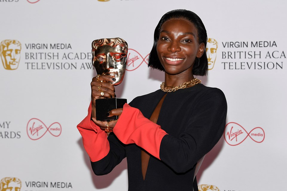 Michaela Coel, I May Destroy You dizisindeki performansıyla En İyi Kadın Oyuncu seçildi.