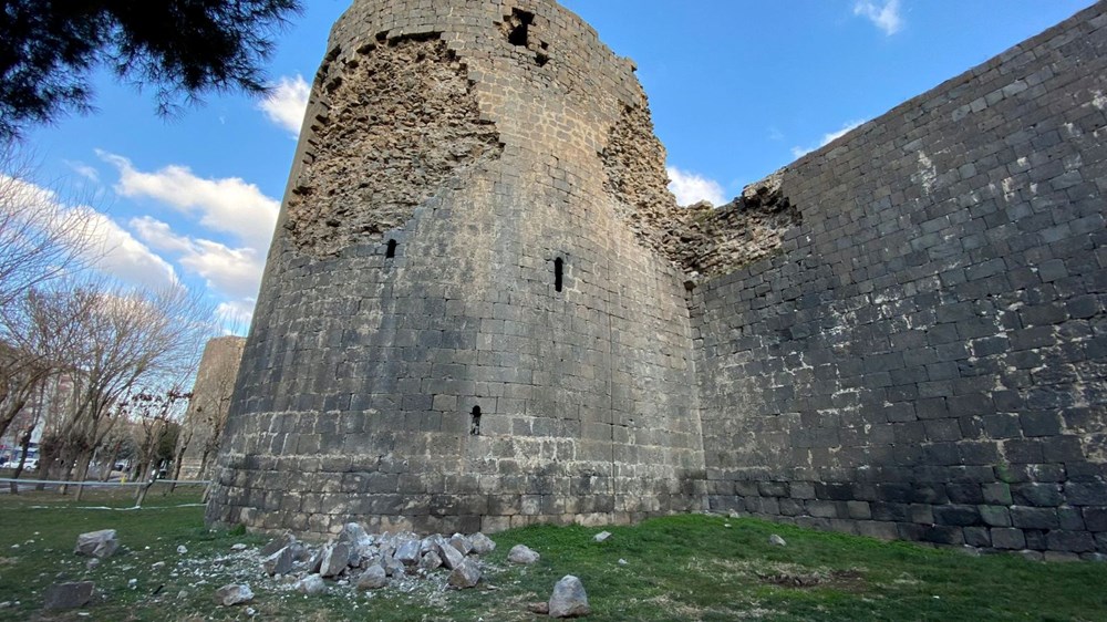 Deprem felaketi, UNESCO Dünya Kültür Mirası Listesi'ndeki Diyarbakır Surları'nı da vurdu - 2