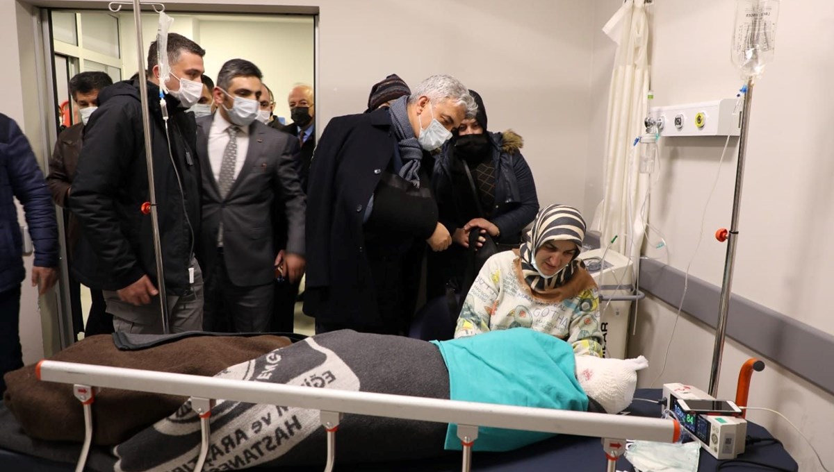 5 köpeğin saldırdığı Emin 4 saatlik ameliyattan sonra kendine geldi