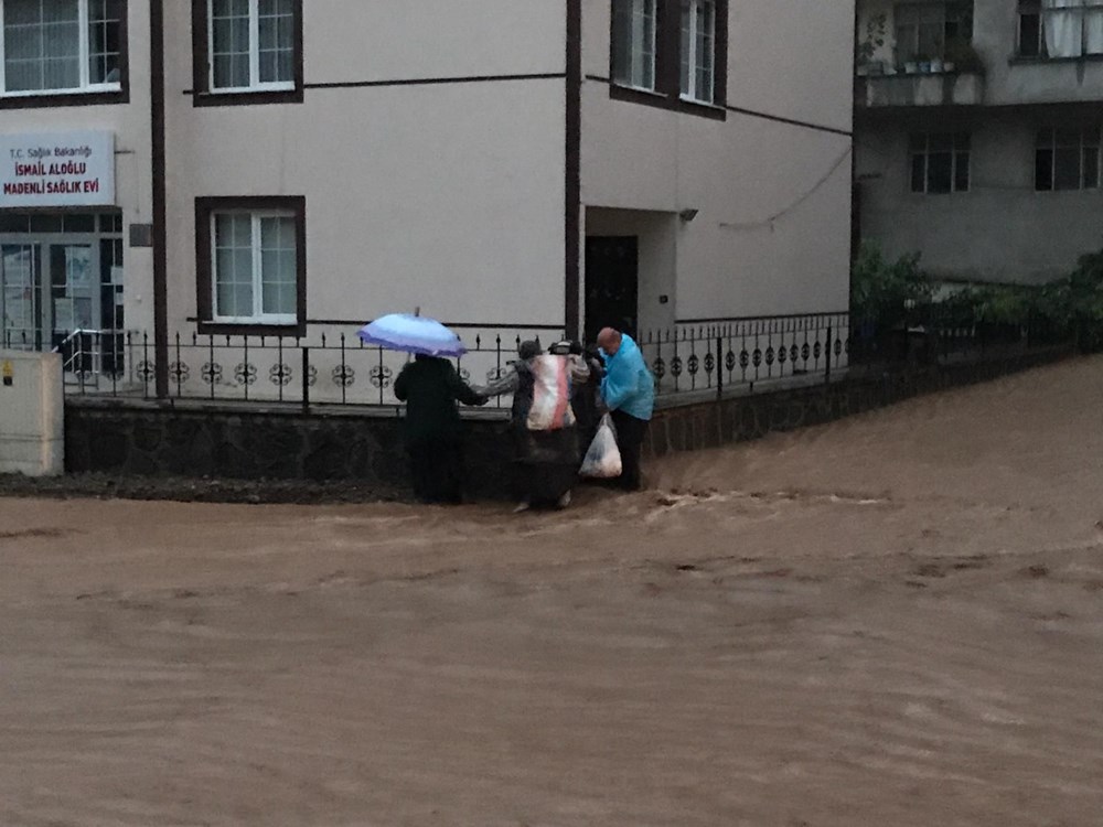 Şiddetli yağış Rize'yi de vurdu: 2 can kaybı - 8