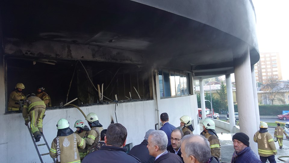 İstanbul Başakşehir'de okulda yangın paniği - 1