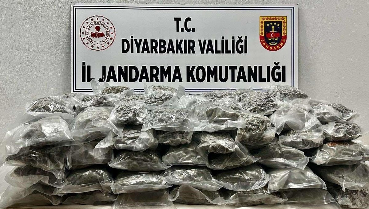 Diyarbakır’da bir araçta 71 kilo kubar esrar ele geçirildi