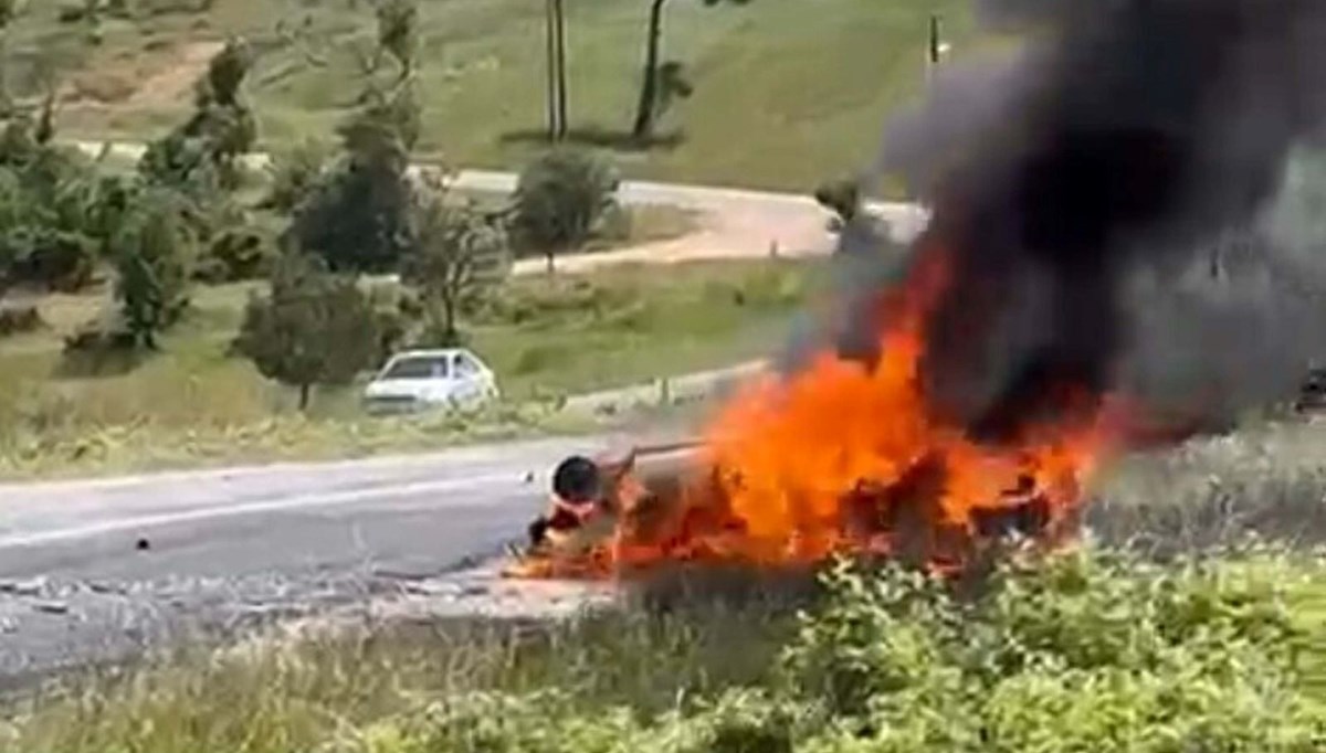 Manisa'da feci kaza: Çarpışan otomobillerden biri alev aldı Manisa'da feci kaza: Çarpışan otomobillerden biri alev aldı