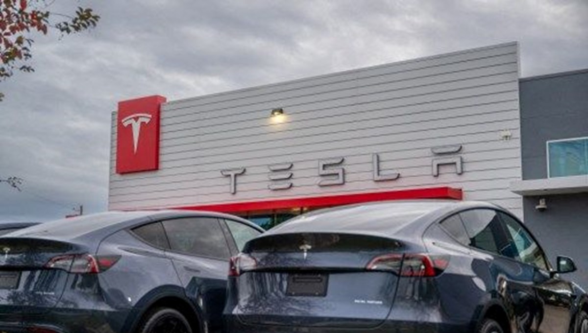 Tesla'nın robotu fabrikada mühendise saldırdı: Ortalık kan gölüne döndü! Tesla'nın robotu fabrikada mühendise saldırdı: Ortalık kan gölüne döndü!