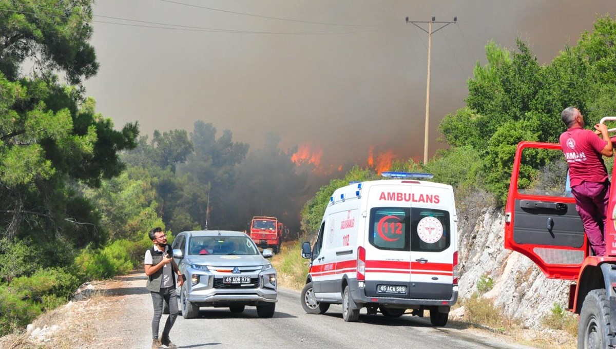 Manisa ve Kahramanmaraş’ta orman yangını (Bir mahalle tahliye edildi)