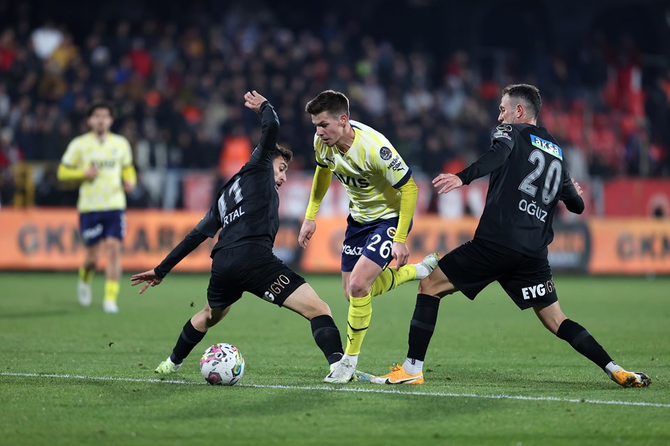 SON DAKİKA: Fenerbahçe, Ümraniyespor engelini 2 golle aştı - 1