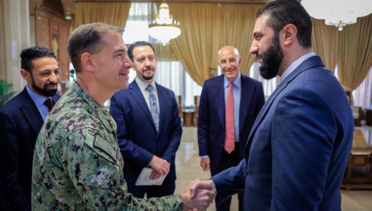 Barrack ve ABD'li komutan Şara ile görüştü