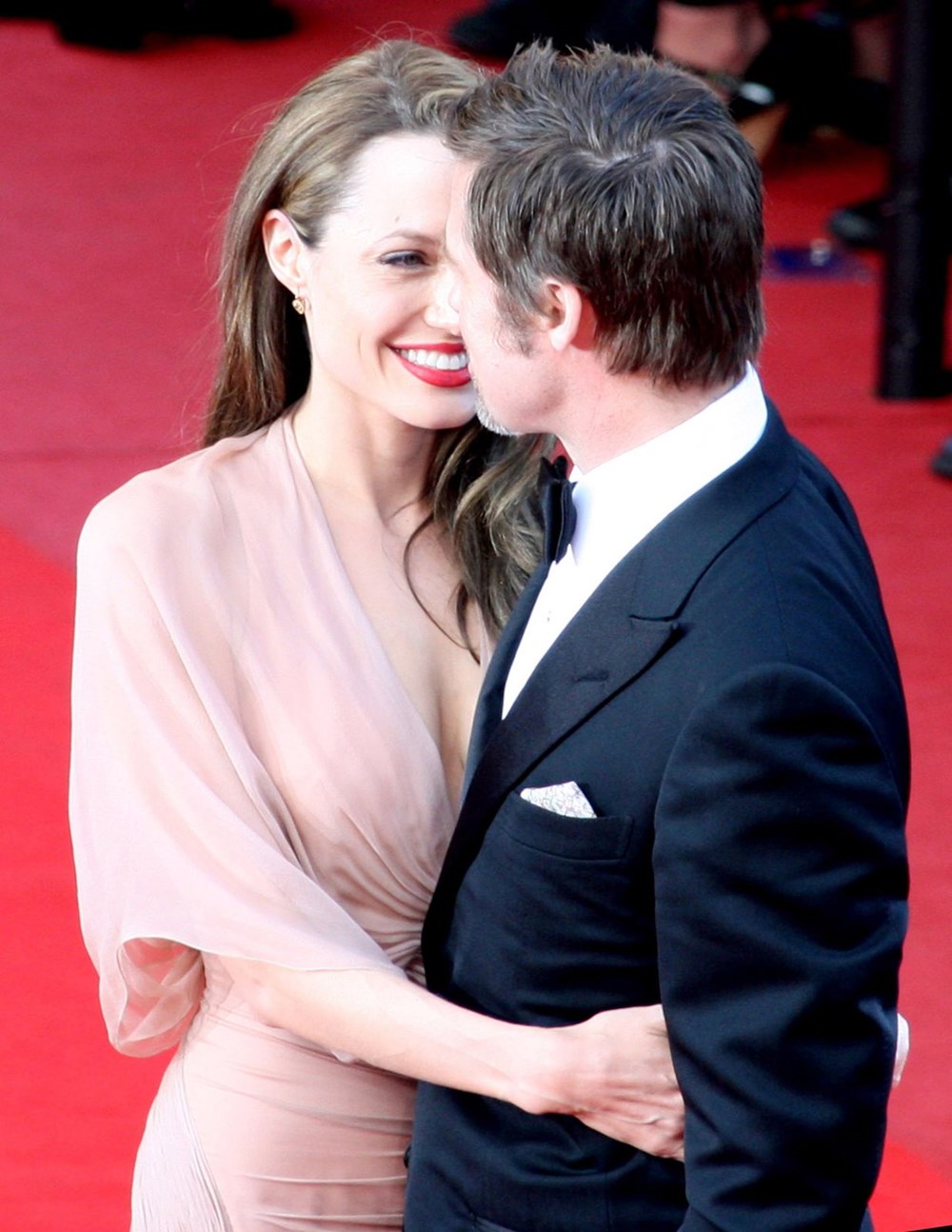 Angelina Jolie’nin yeni sevgilisi mi var? Magazin Haberleri NTV