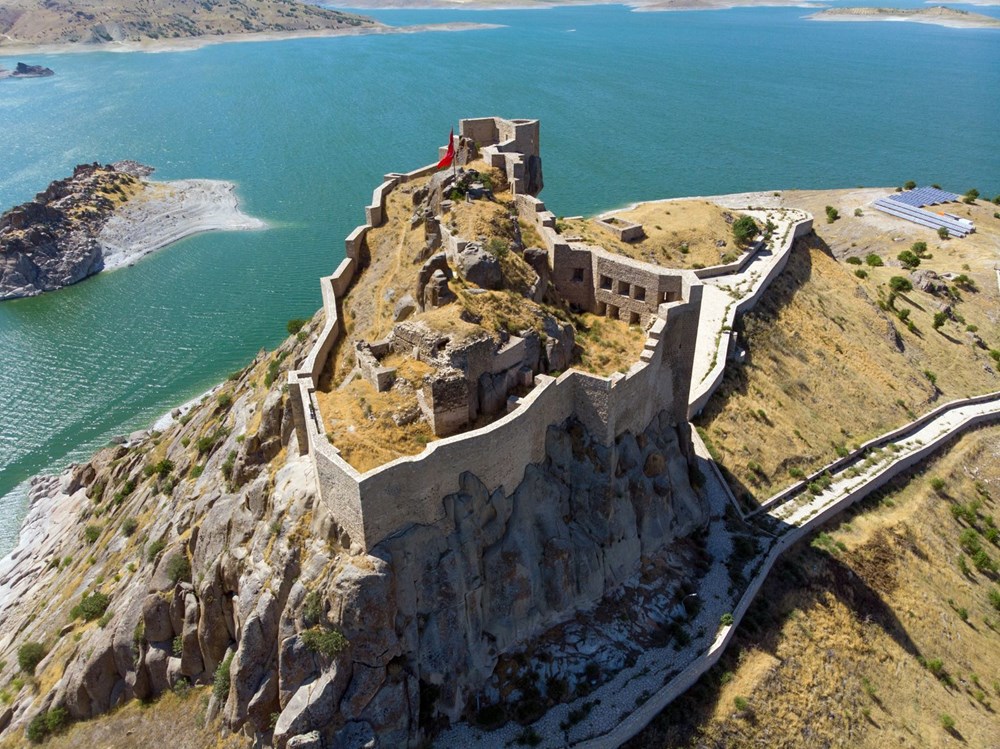 Tunceli'de 2 bin 800 yıllık tarihi Pertek Kalesi göz kamaştırıyor - 4