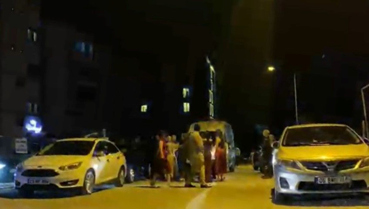 Elazığ'da düğün salonunda gelin- damat tarafı kavga etti: 3 yaralı Elazığ'da düğün salonunda gelin- damat tarafı kavga etti: 3 yaralı