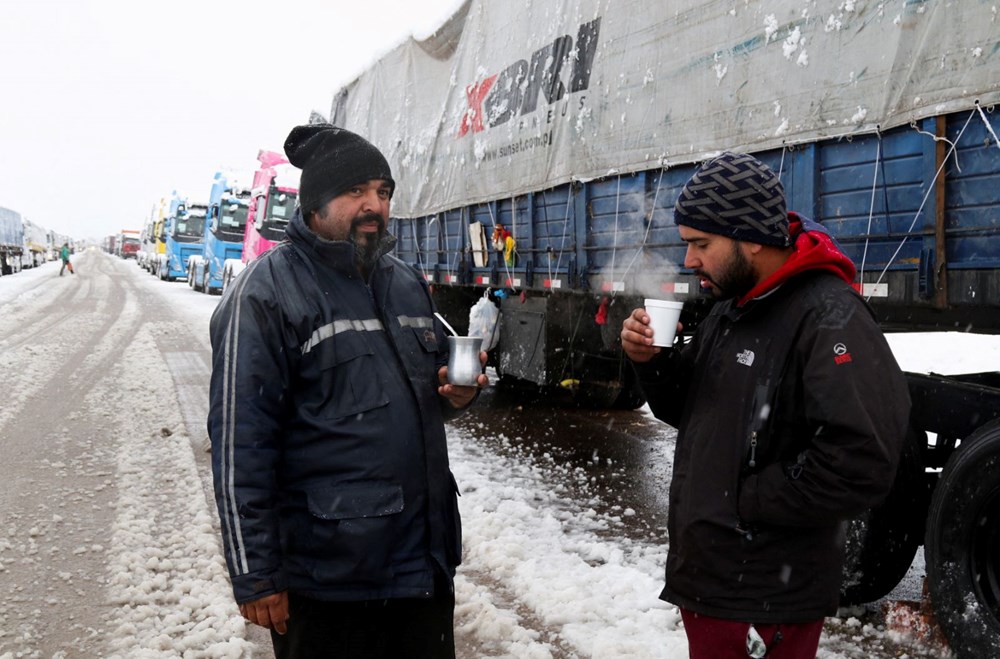 Kar fırtınası esareti: Binlerce araç sınırda mahsur kaldı - 11