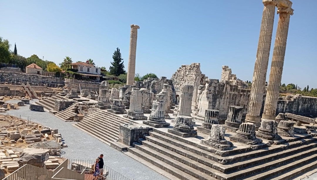 Dünyanın ilk kehanet merkezi Apollon Tapınağı, gece müzeciliğine açıldı