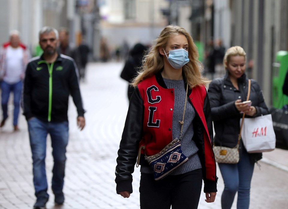 Hollanda'da maske ve mesafe kuralı geri getirildi - 1