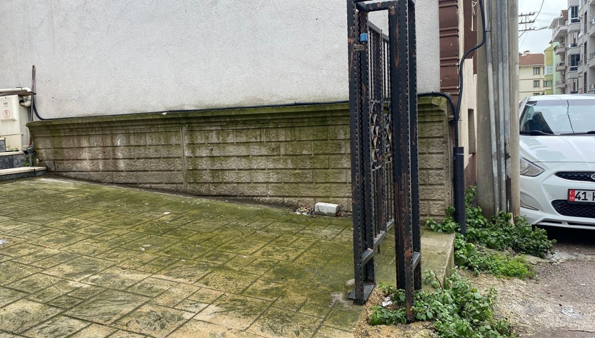 Kocaeli'de 25 günlük bebek sokağa terk edildi Kocaeli'de 25 günlük bebek sokağa terk edildi
