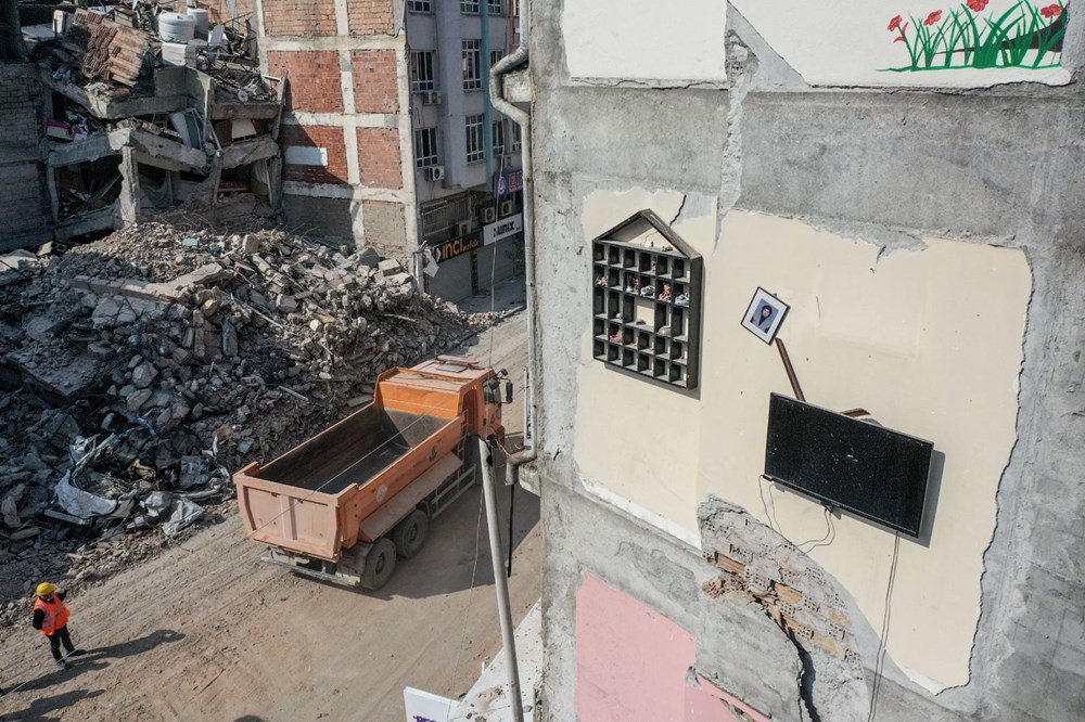 Hatıralar yan binanın duvarında asılı kaldı - 7