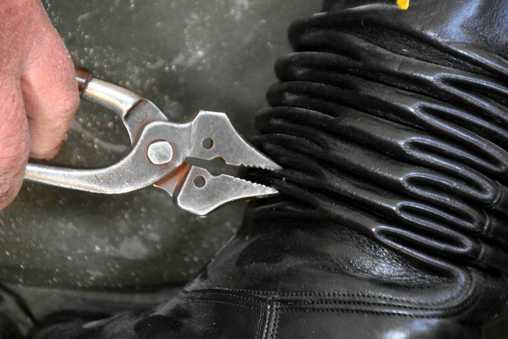 Tireli Hasan usta, 64 yıldır mesleğini sürdürüyor: "Elle yapan öbür usta yok" 73 6bvBkdmav0CfZNZJ5 cjsQ