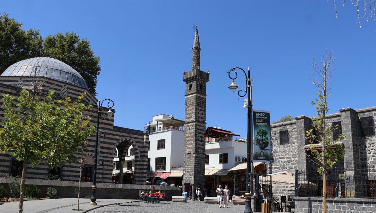 Termometreler 48 dereceyi gösterdi: Cadde ve sokaklar boş kaldı Termometreler 48 dereceyi gösterdi: Cadde ve sokaklar boş kaldı