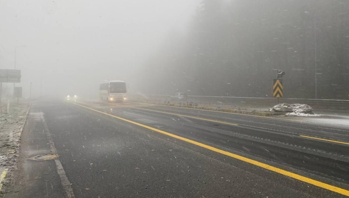 Bolu Dağı'nda kar etkili oldu Bolu Dağı'nda kar etkili oldu