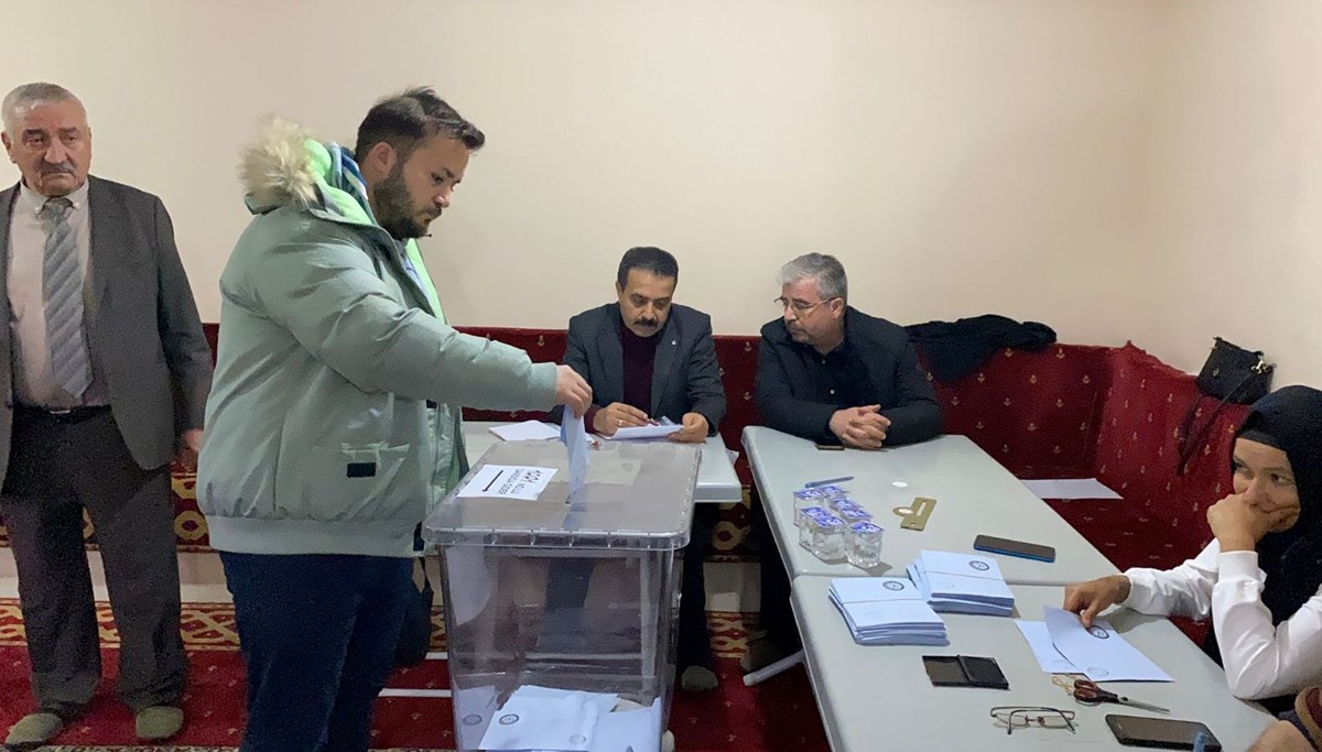 Referandumla ayrıldılar, muhtarlarını seçmek için sandığa gittiler Referandumla ayrıldılar, muhtarlarını seçmek için sandığa gittiler