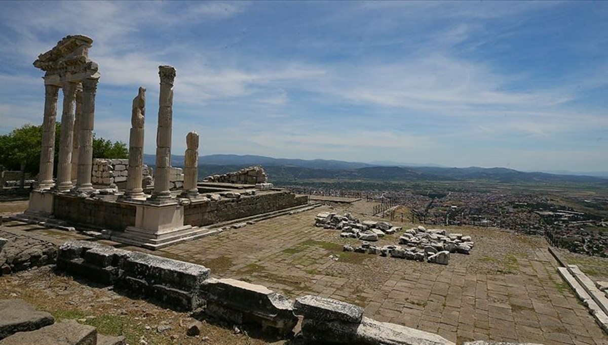 Bergama'nın ziyaretçi sayısı artıyor Bergama'nın ziyaretçi sayısı artıyor