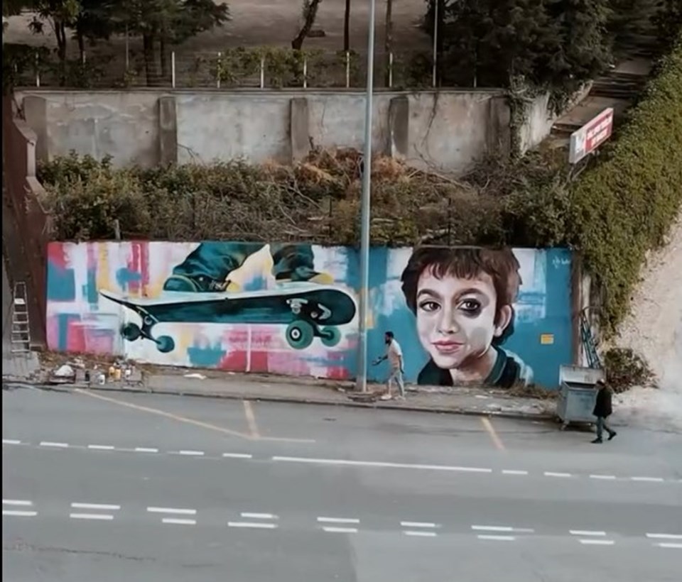 Azerbaycanlı ressam, Mattia Ahmet Minguzzi'nin portresini duvara resmetti - 1
