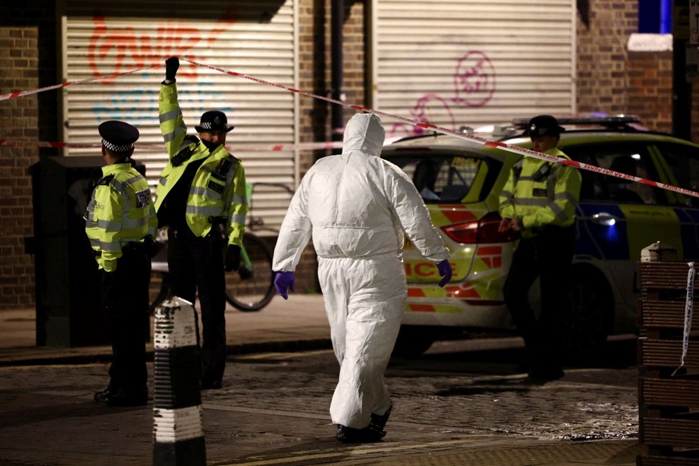 Londra'da silahlı saldırı: 2'si çocuk 5 yaralı - 6