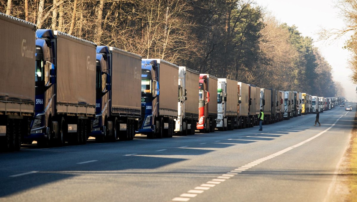 Polonya-Belarus sınırında 38 kilometre tır kuyruğu oluştu
