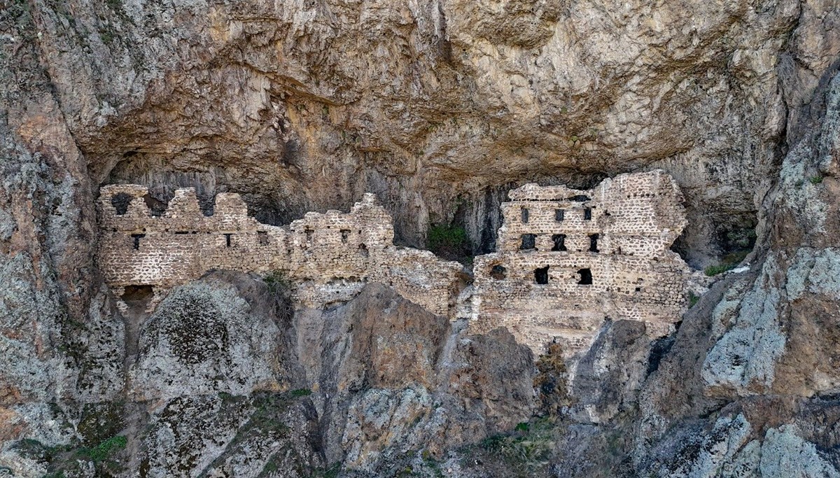 Alicin Manastırı, Sümela Manastırı ile olan benzerliğiyle dikkat çekiyor