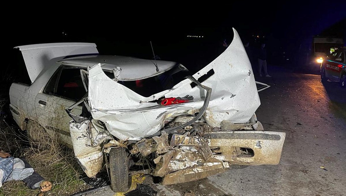 Edirne’de otomobil ile traktör çarpıştı: 1 ölü, 1 yaralı Edirne’de otomobil ile traktör çarpıştı: 1 ölü, 1 yaralı